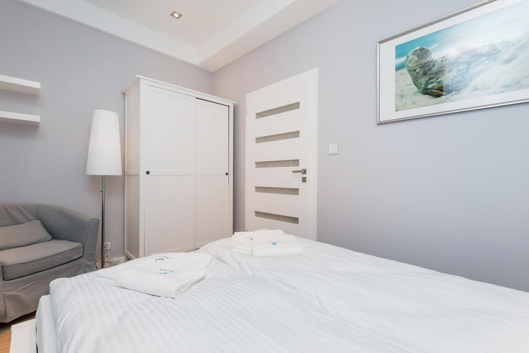 Underground Apartment In A Lux Holiday House Posejdon By Renters Prestige Kolczewo Bagian luar foto